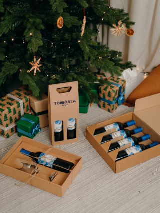 Vánoce jsou už za rohem a my jsme si pro vás připravili speciální VÁNOČNÍ DÁRKOVÉ BALENÍ našich vín. Náš dárek pro vás, je...